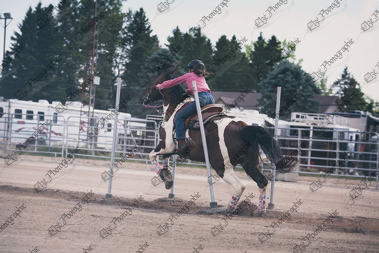 elze_photo_7790_pole_serrure_cheval_keyhole_race