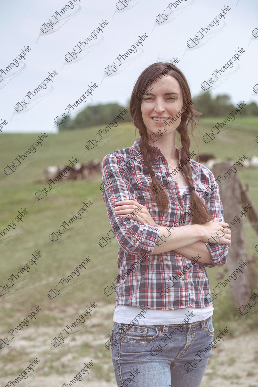 elze_photo_9252_eleveuse_sourire_pacage_happy_young_woman_posing