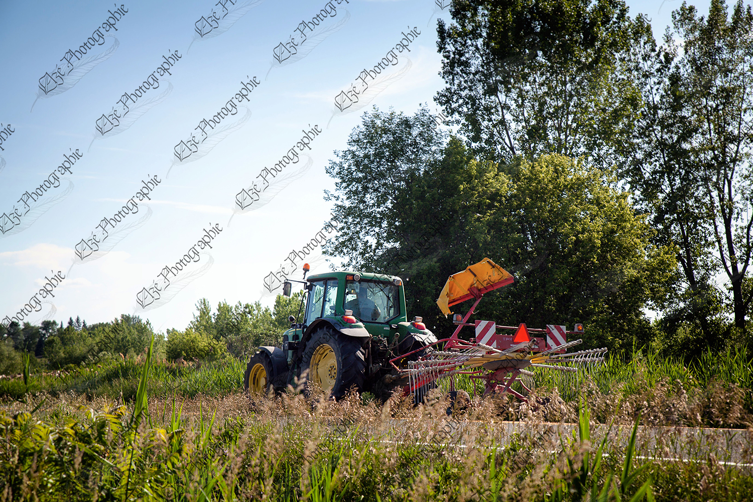 elze_photo_9342_tracteur_johndeere_faneur_tractor_summer