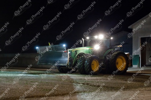 elze_photo_9680_tracteur_ferme_laitiere_alimentation_tractor_grass
