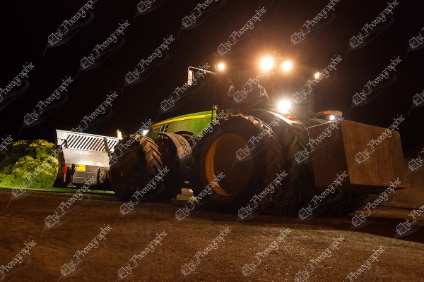 elze_photo_9694_ensilage_foin_nourriture_tracteur_bunker