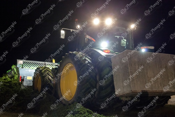 elze_photo_9704_compaction_ensilage_soiree_tractor_machinery
